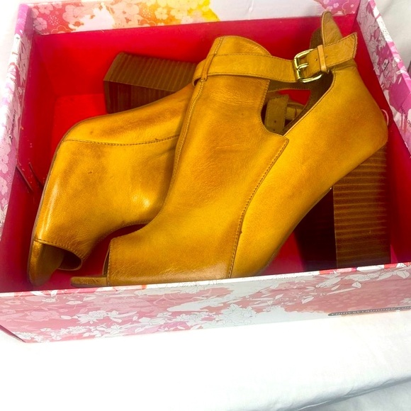 Chinese Laundry Leather Tan Ankle boots - Picture 2 of 8